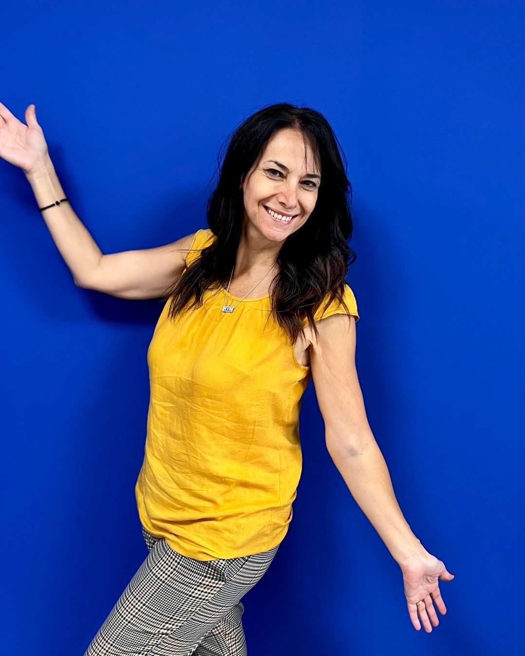 Meet Mrs. Ruby, our wonderful Year 1 teacher! 🌟 Mrs. Ruby has a rich teaching history, having studied and worked as an educator in the US for many years.
"My favourite thing about being a teacher at Verita is definitely “the look”…. The look I see when a child understands a concept, the sweet hugs and all the times I hear 'I love you'!" - Mrs. Ruby 💖
Favourite Book: The Cat in the Hat - Dr. Seuss 📖
Favourite Pass Time: Arts and crafts 🎨
Favourite Food: Pasta 🍝
Fun Fact: I was an extra in a Hollywood movie! 🎬
Grateful for Mr. Ruby's unique and vibrant energy. Here's to more "aha" moments, sweet hugs, and delightful days ahead!
#TeacherSpotlight #Teachers #ProudTeachers #teachersofinstagram #MeetTheTeachers #DedicatedEducator #Verita #VeritaSchool #VerityFamily #education #internationalschool #athens #greece #athensprivateschool #privateeducation #school #privateschool #primaryschool #nurseryschool #secondaryschool #highschool #art #study #learning #internationalstudentsday